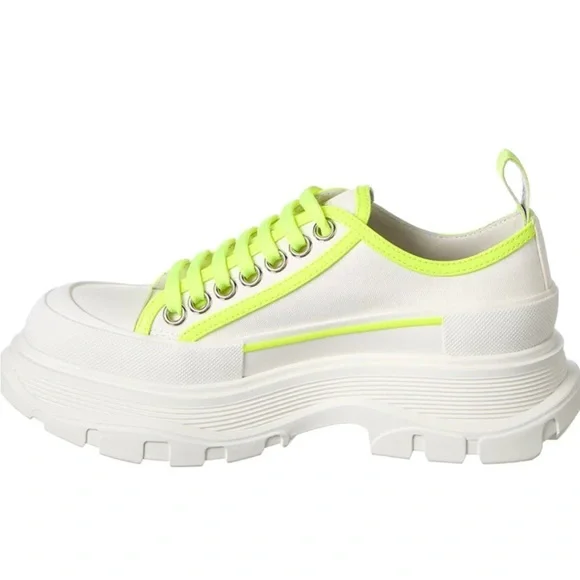 Alexander McQueen
Tread Slick Canvas Sneaker, Size 37.5, made in Italy - Picture 2 of 9